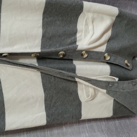 HOLLISTER SWEATER - Picture 3 of 5